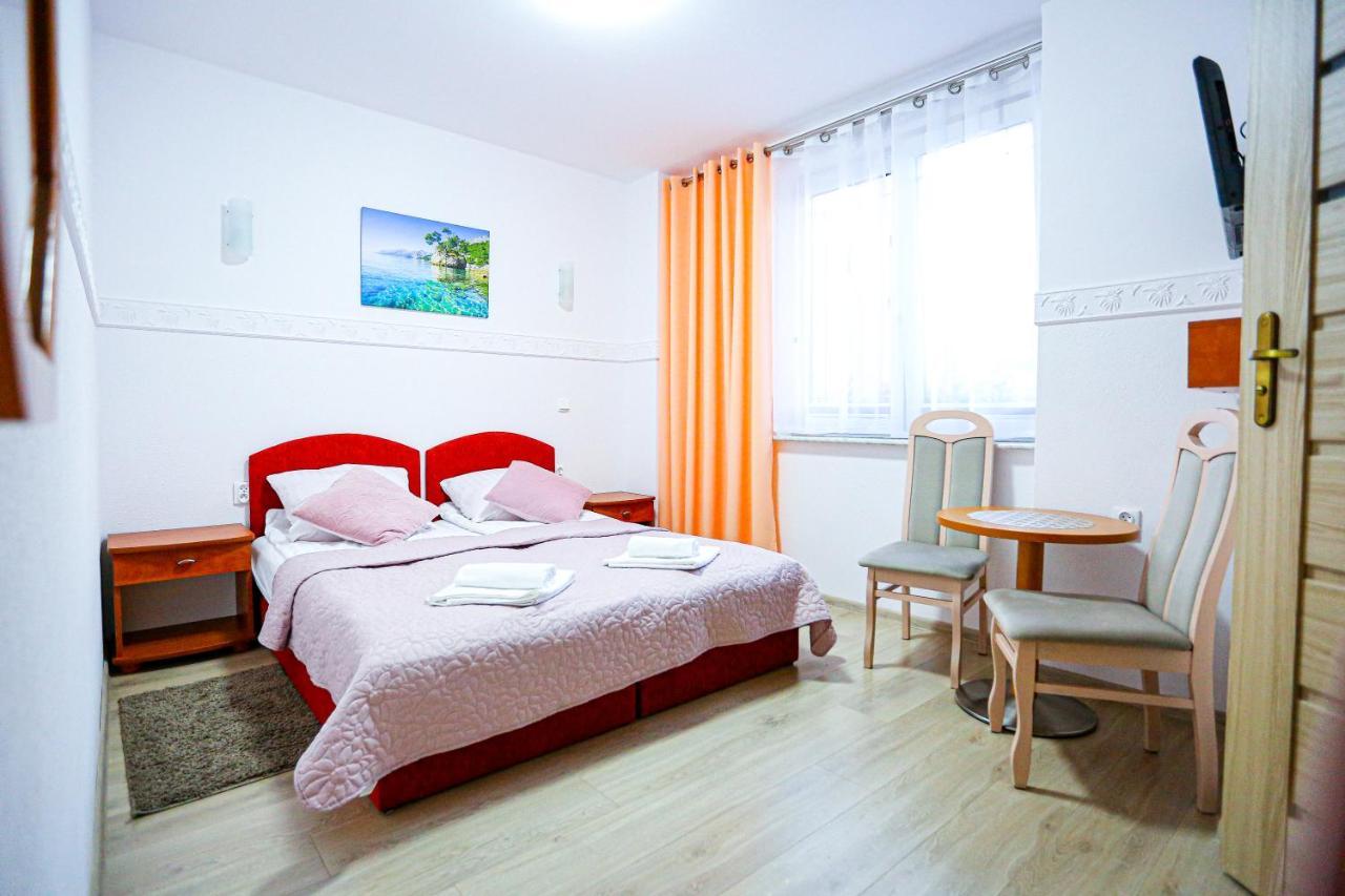 Villa Roza Pokoje & Apartamenty Łeba Exteriör bild